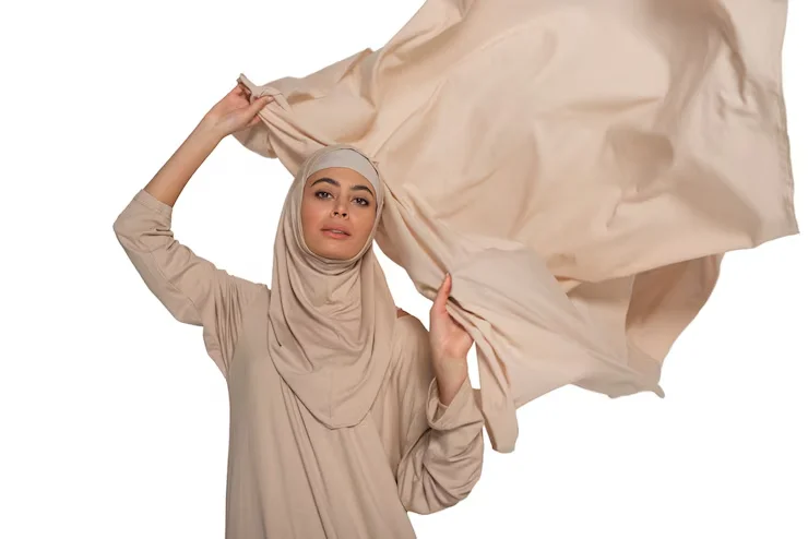 How to Choose Between Square and Rectangular Scarves for Your Hijab Look?