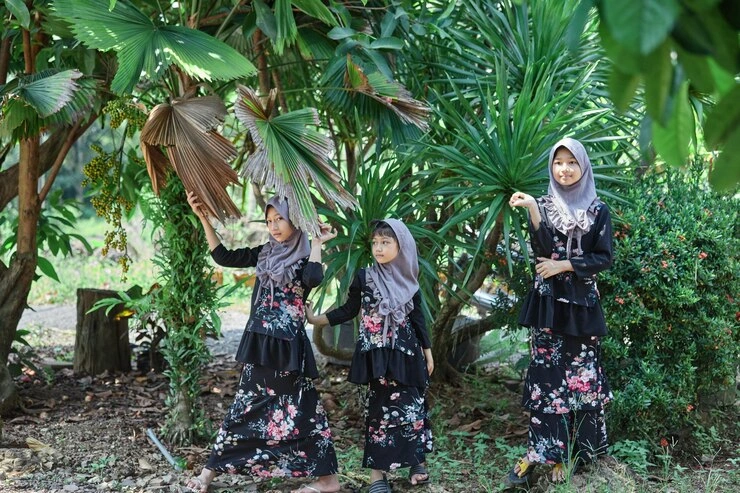 cute-asian-muslim-girls-wearing-hijab-fashion-with-green-tree-rural-scene_1048944-12470869.webp