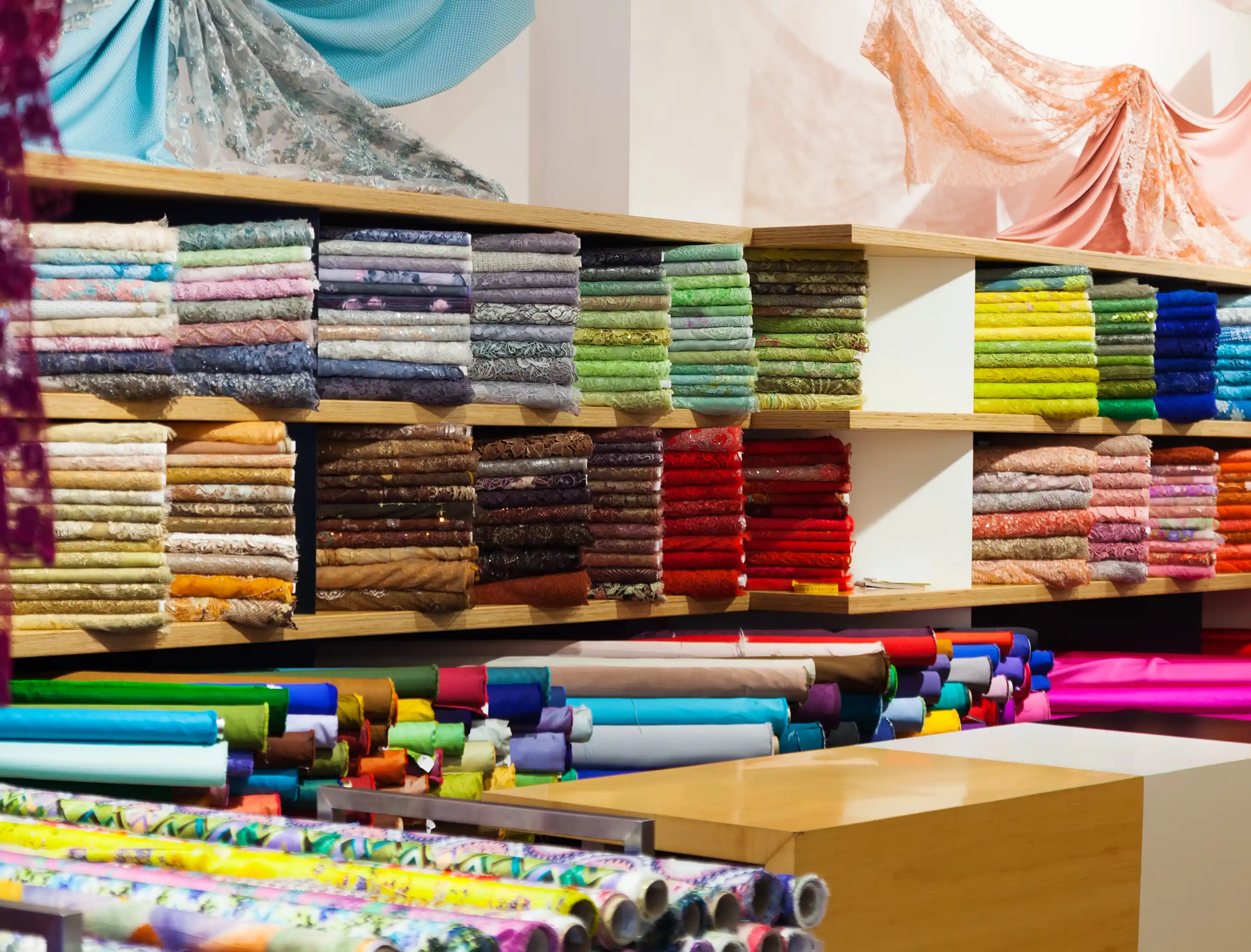 Hijab Fabric Sourcing 101: How Color, Weight, and Yarn Shape the Final Product