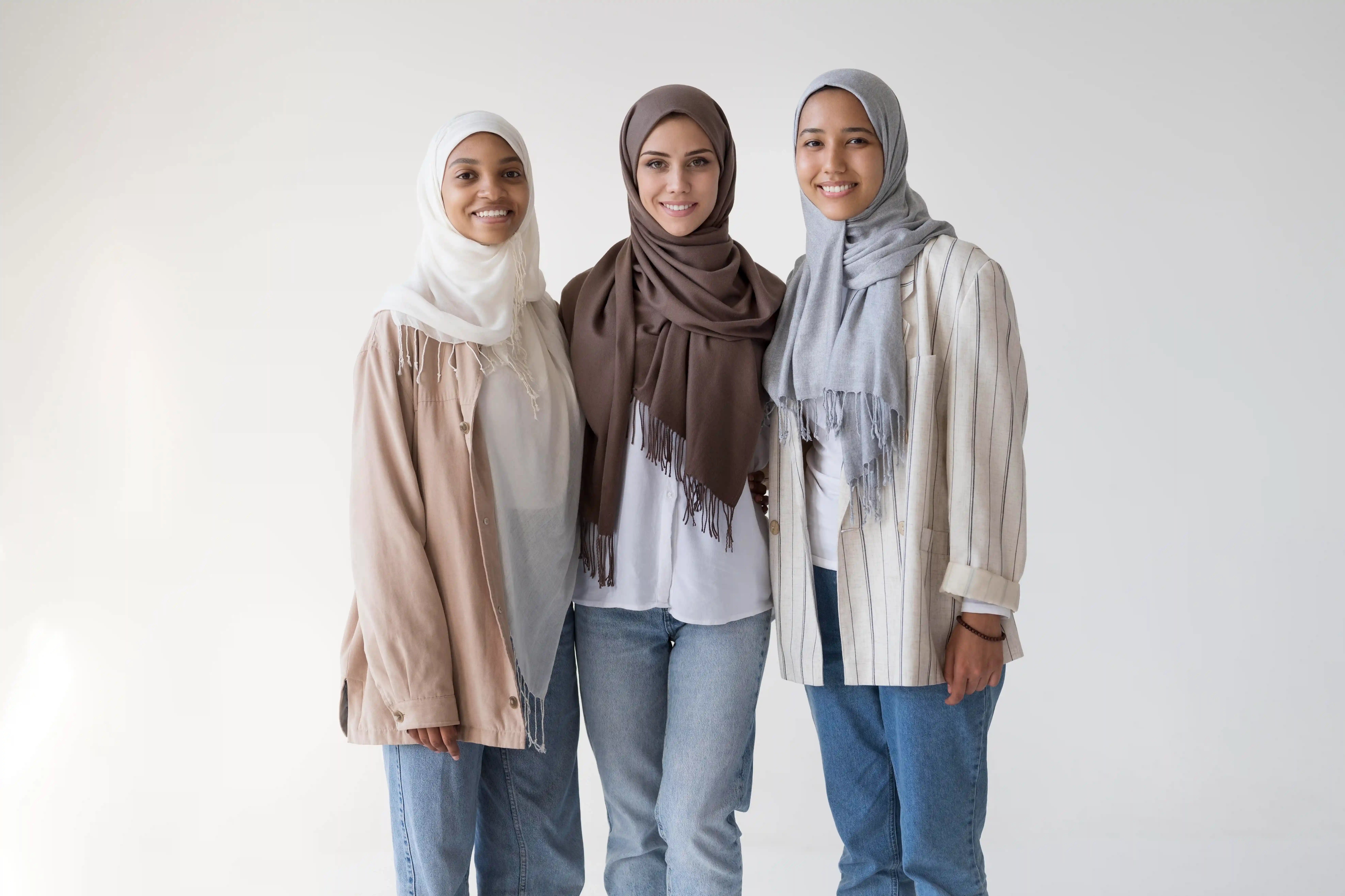 Can a Non-Muslim Woman Wear a Hijab? An Exploration of Fashion, Faith, and Respect(pic1) 1.webp