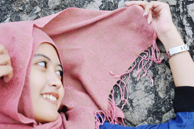 Hijab Fabrics for Hair Health: Say Goodbye to Breakage and Frizz