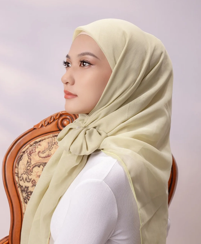 plain scarf.webp