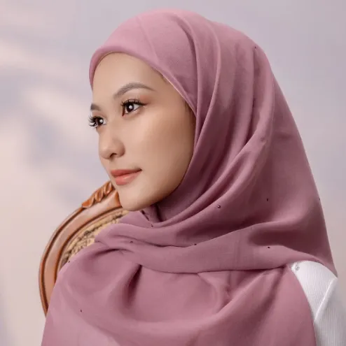 The 2026 Shift to Minimal Luxe Why Are Custom Diamond Hijabs Becoming the Top Request in Muslim Hijab Supply.webp