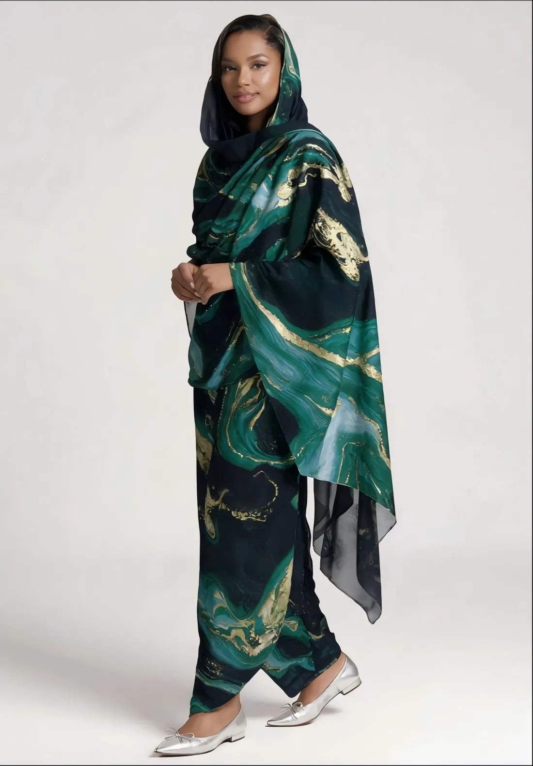 How Importers Reconcile a Sudanese Toub Bulk Shipment on Arrival(图2) Gold-stamp Sudanese Toub pattern shown as a product-version reference for shipment reconciliation.webp